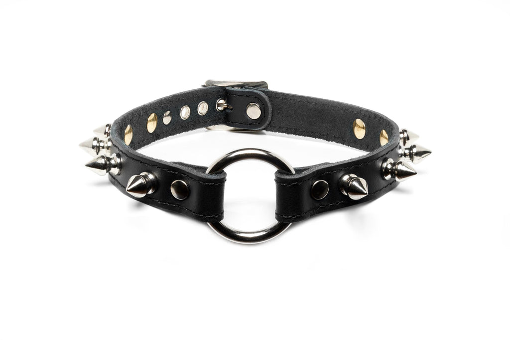 Collier en cuir avec anneau en O - Petites pointes