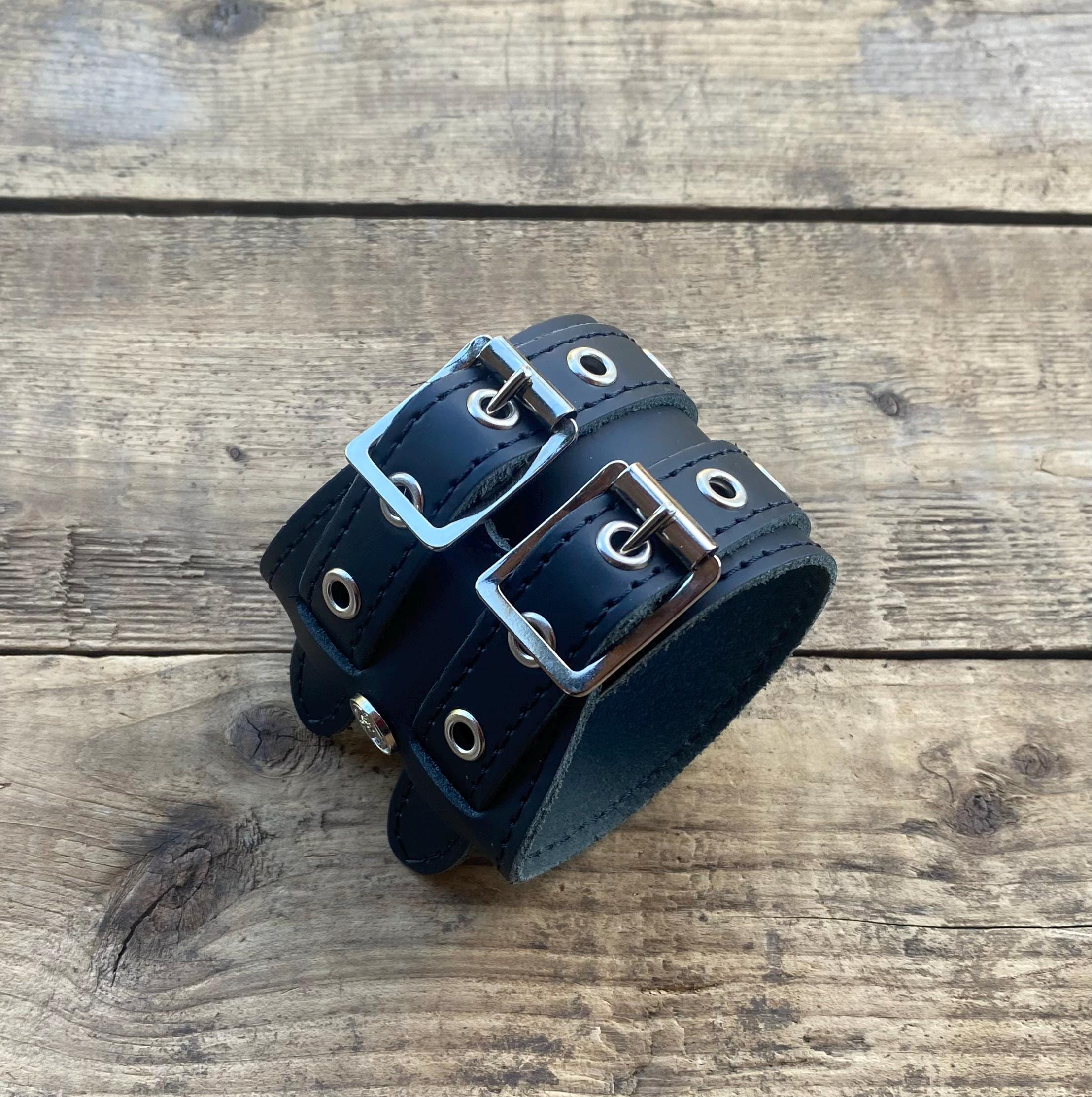 Bracelet wraparound en cuir.