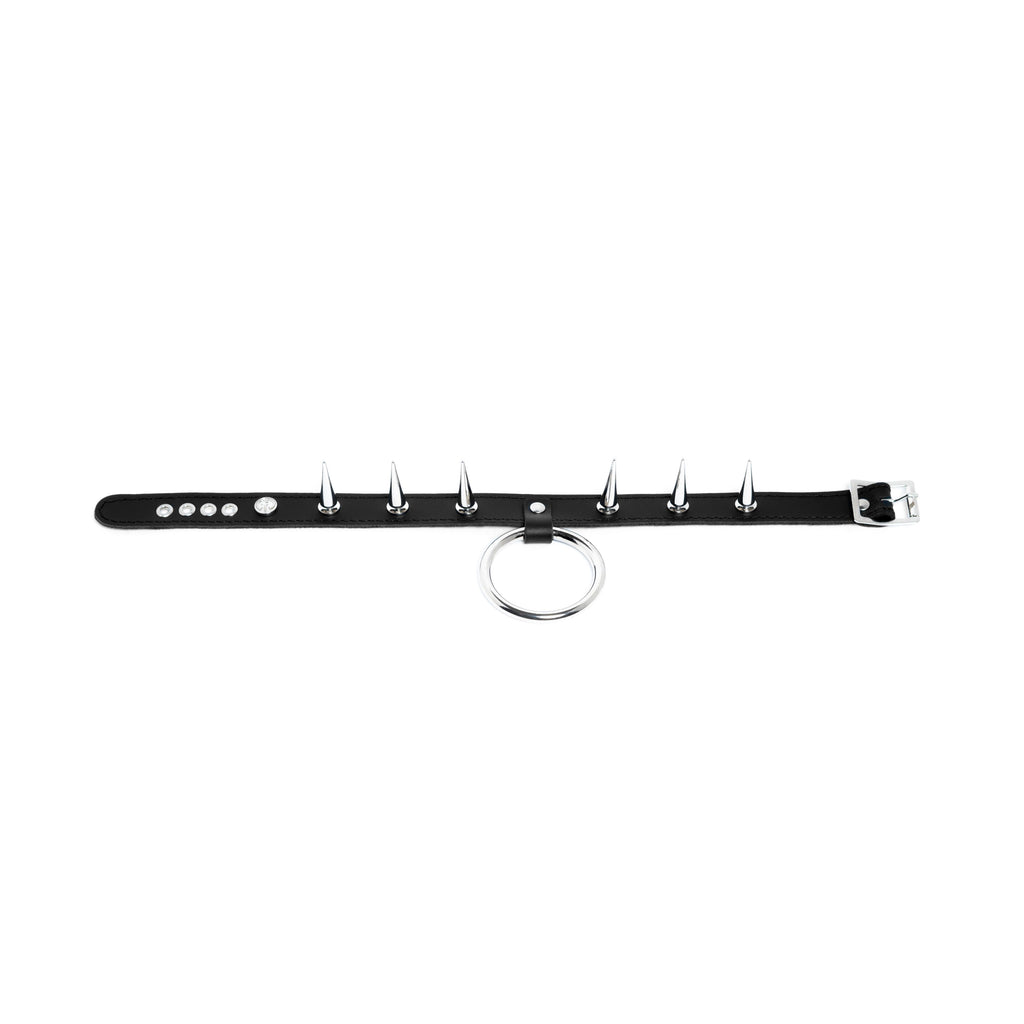 Addicted Excessories leather collar with large ring and long spikes, detail view, punk gothic boutique, gothic jewelry, handcrafted in Montreal Quebec Canada
