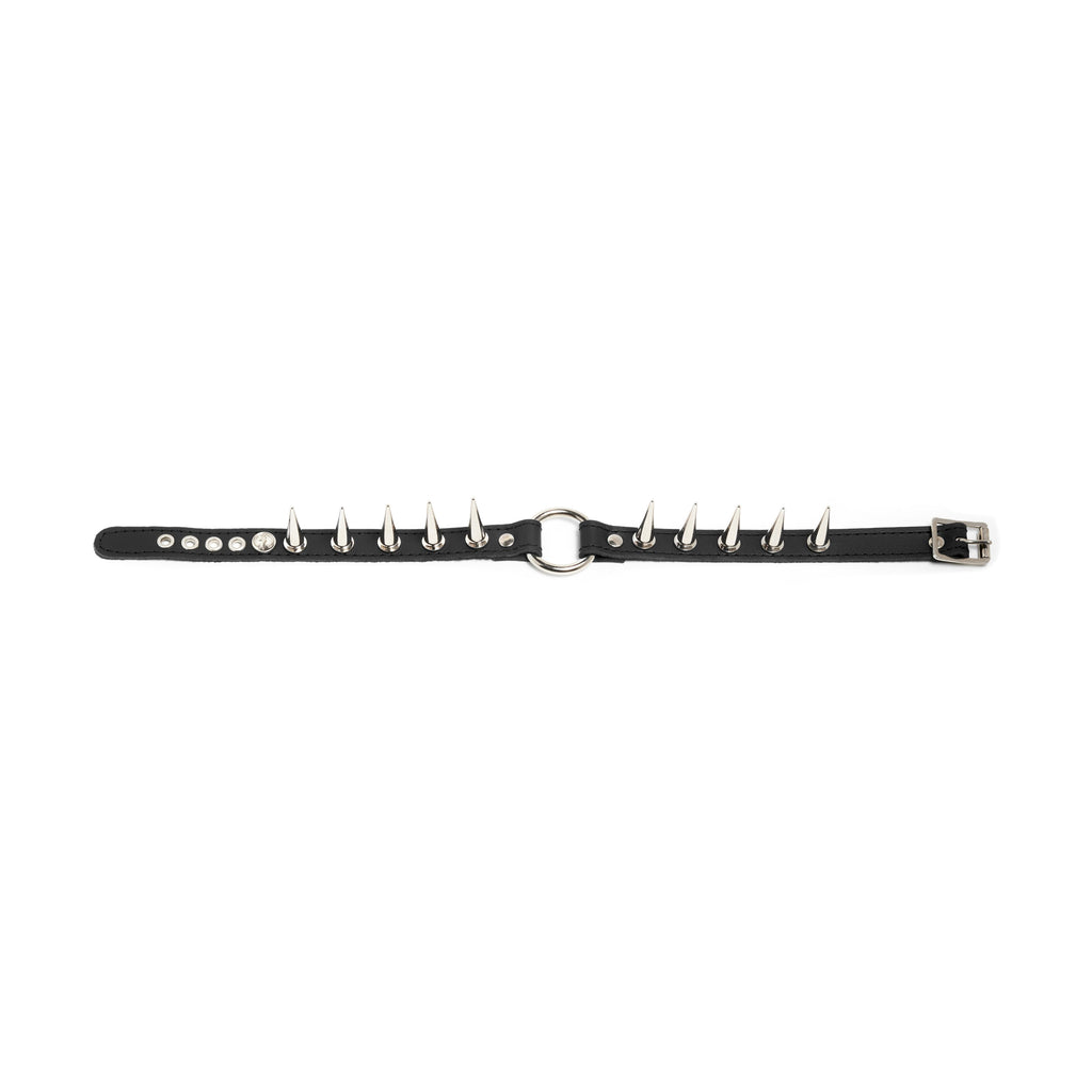 Addicted Excessories O-ring leather collar with long spikes, detail view, punk gothic boutique, gothic jewelry, handcrafted in Montreal Quebec Canada

