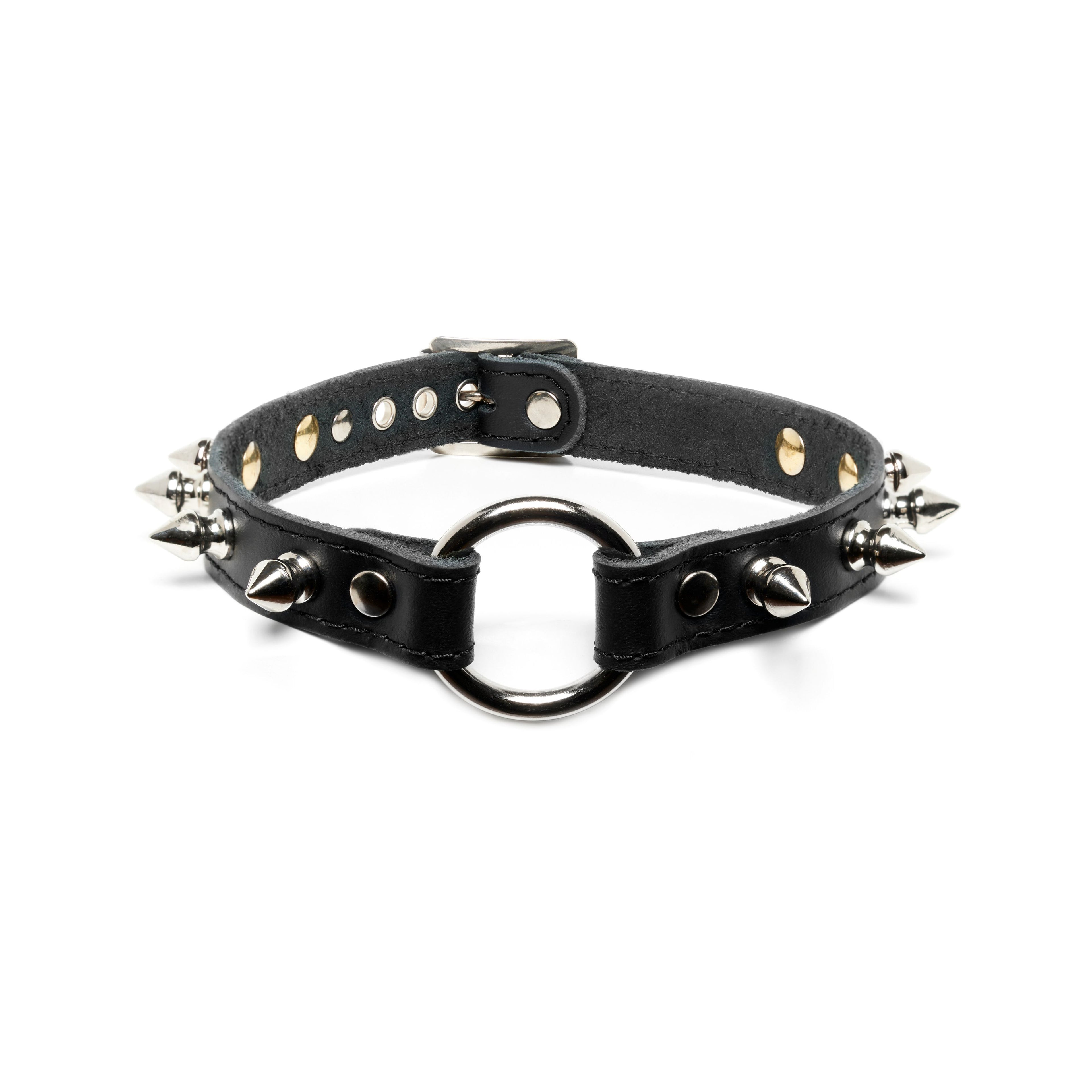 Addicted Excessories O-ring leather collar with small spikes, punk gothic boutique, gothic jewelry, handcrafted in Montreal Quebec Canada

