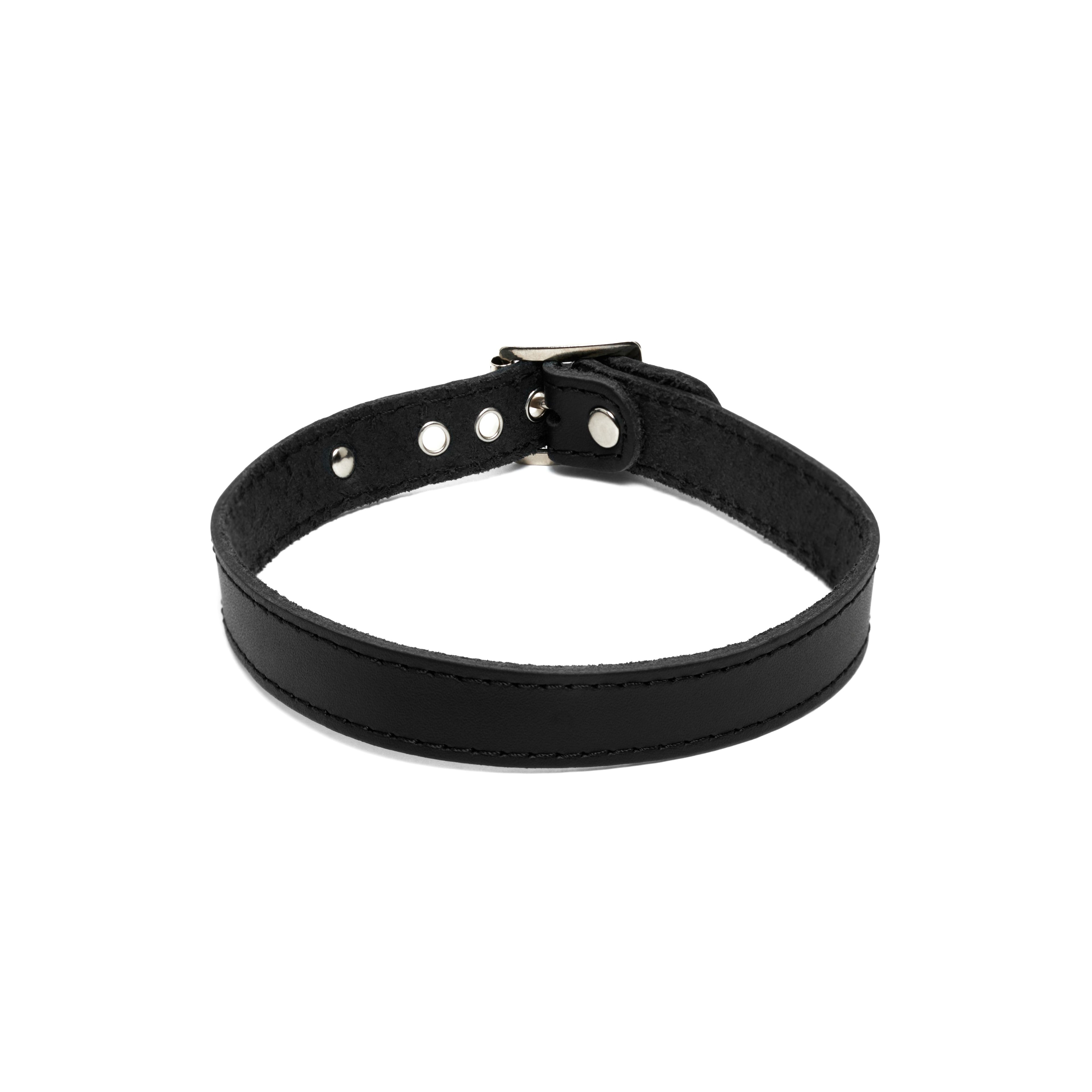 Addicted Excessories classic leather collar, punk gothic boutique, gothic jewelry, handcrafted in Montreal Quebec Canada
