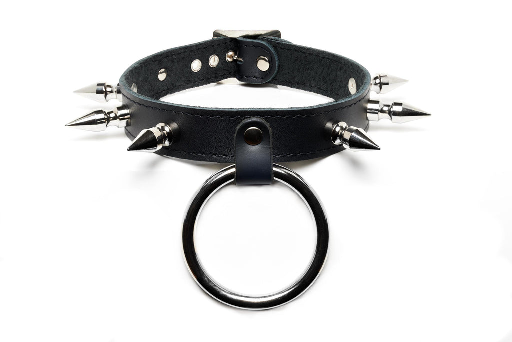 Collier en cuir avec grand anneau - Grandes pointes